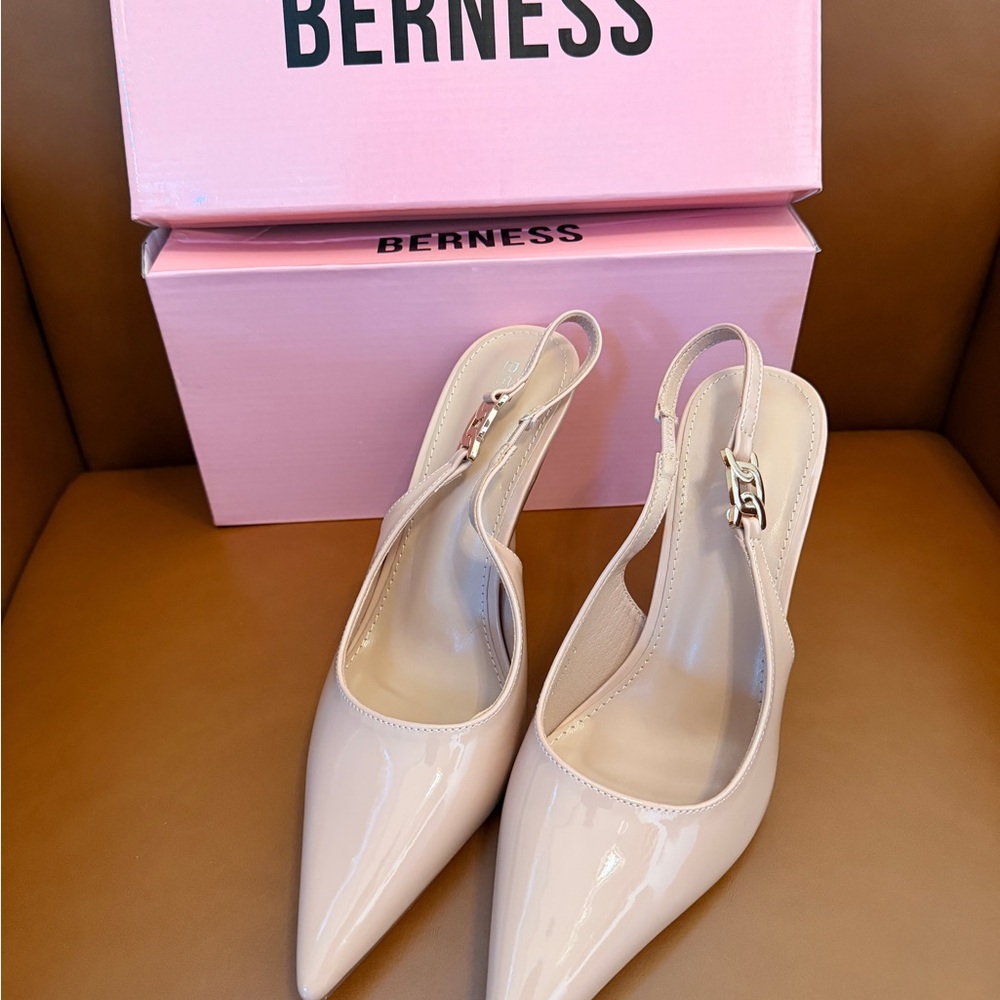 Chic Tan Slingback Heels - Picture 4 of 7